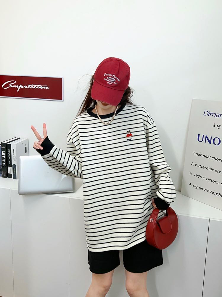 【实体店品质】孕妇装秋款小熊刺绣设计条纹宽松中长款T恤