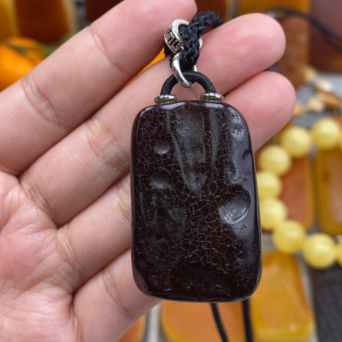 琥珀吊坠(赠链)未镶嵌