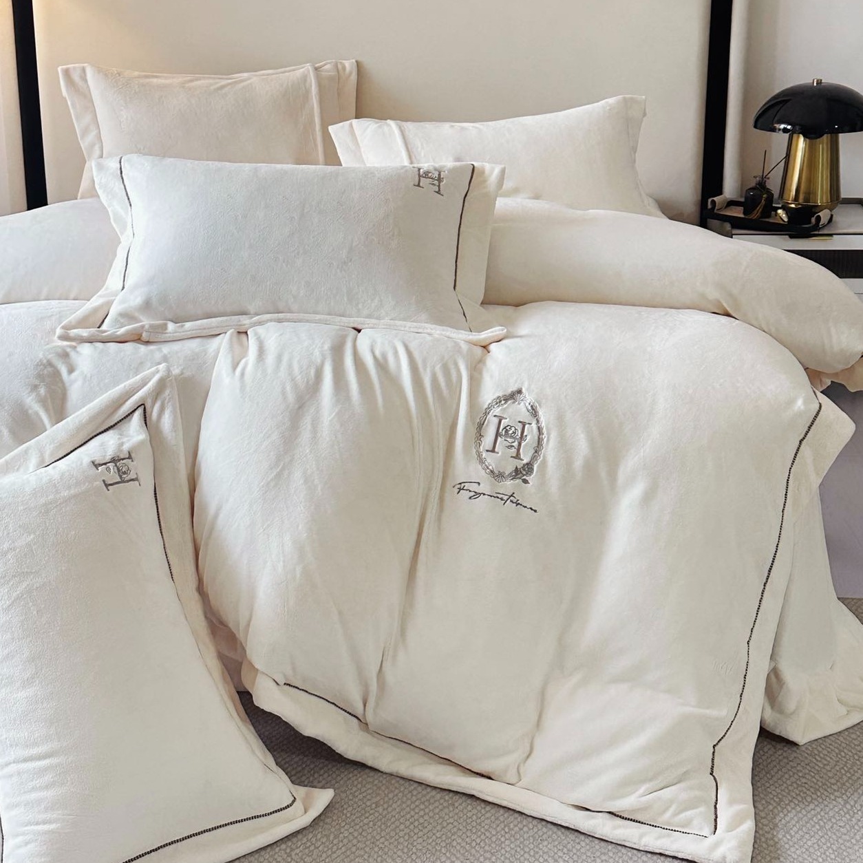 丽家平！丽绵绒！简爱嘎嘎好肉到爆255克牛奶棉绒四件套裸睡床品