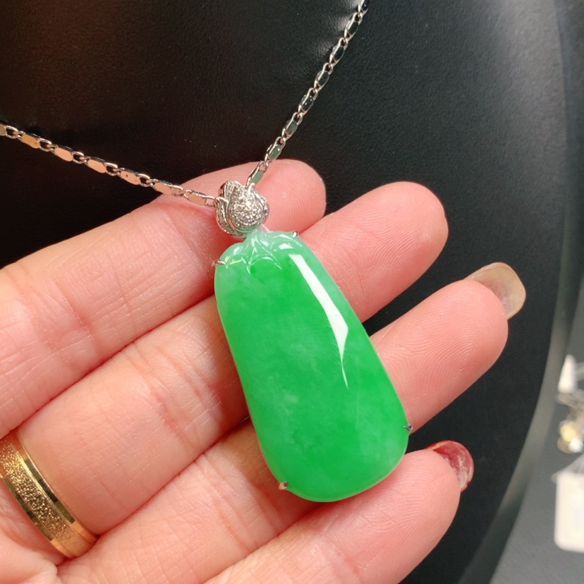 【闪购商品】翡翠吊坠(赠链)18K金镶嵌