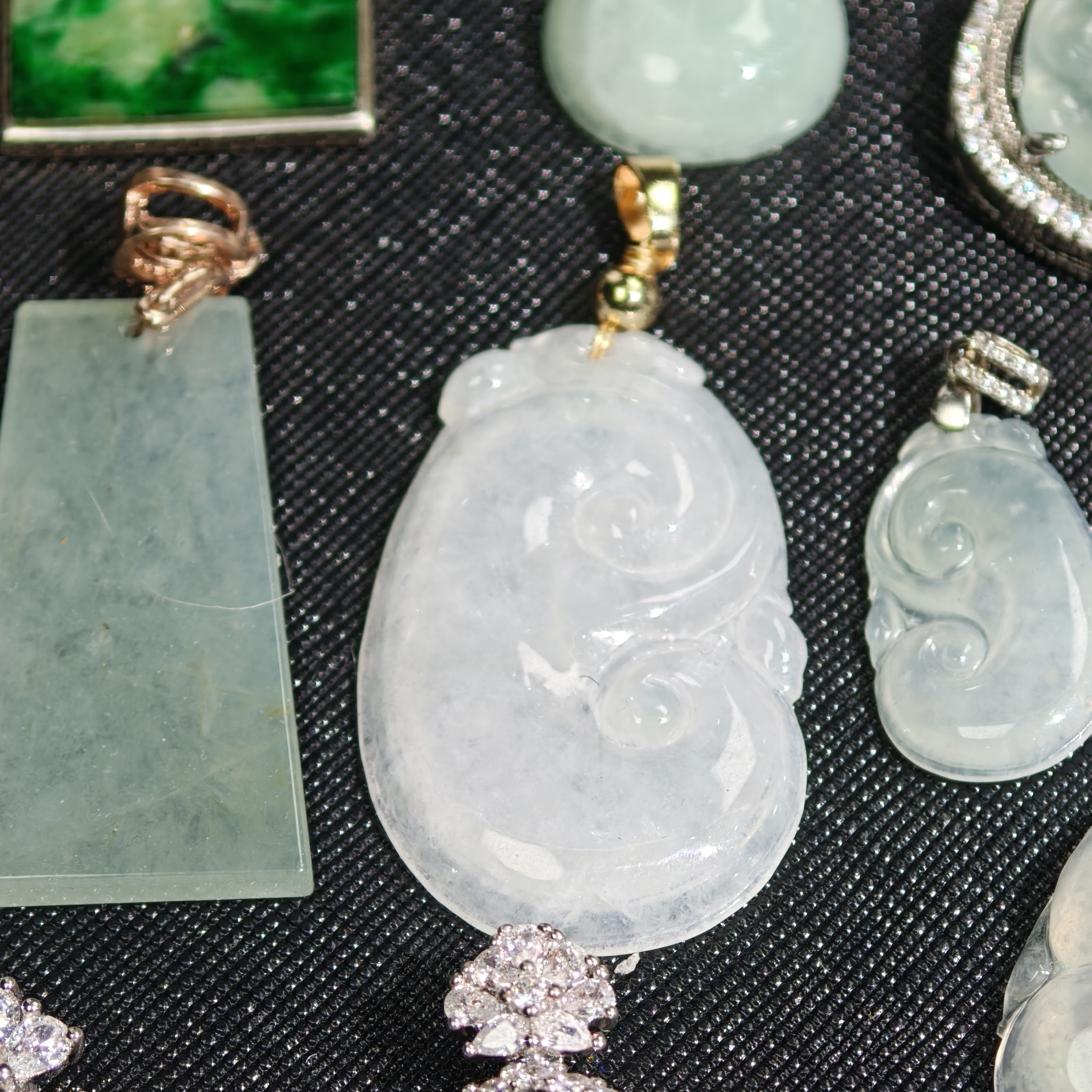 白冰缅料翡翠如意吊坠