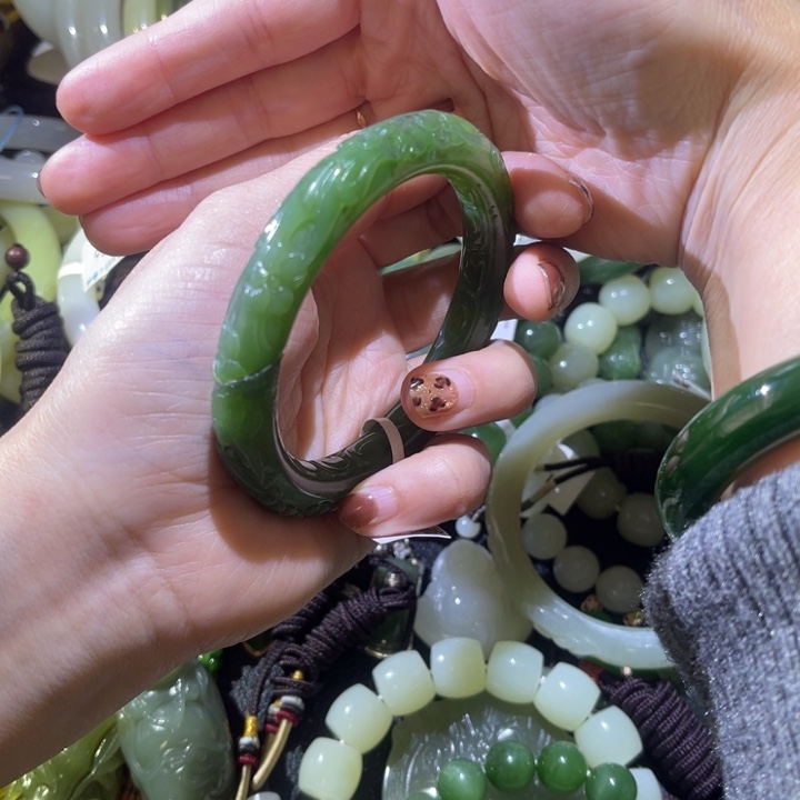 泡***崽和田玉（碧玉）未镶嵌颈饰