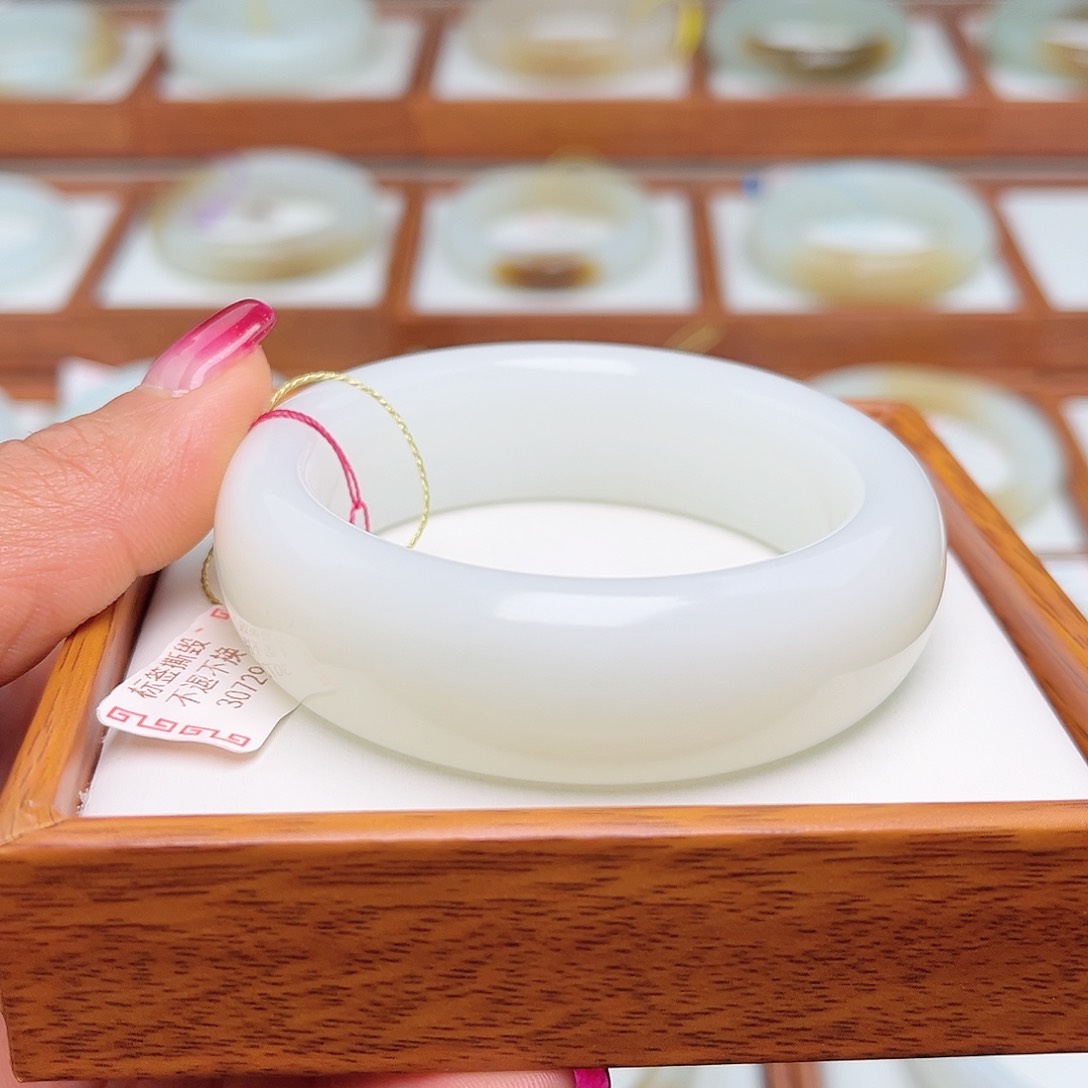 和田玉手镯未镶嵌52.5