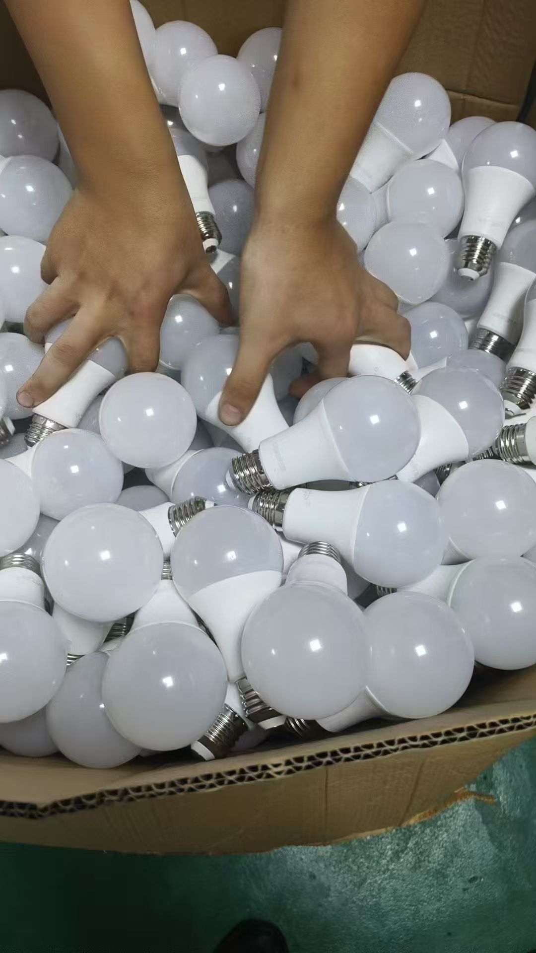 220V按钮开关3W-120W聚光LED光源车间防水灯泡护眼