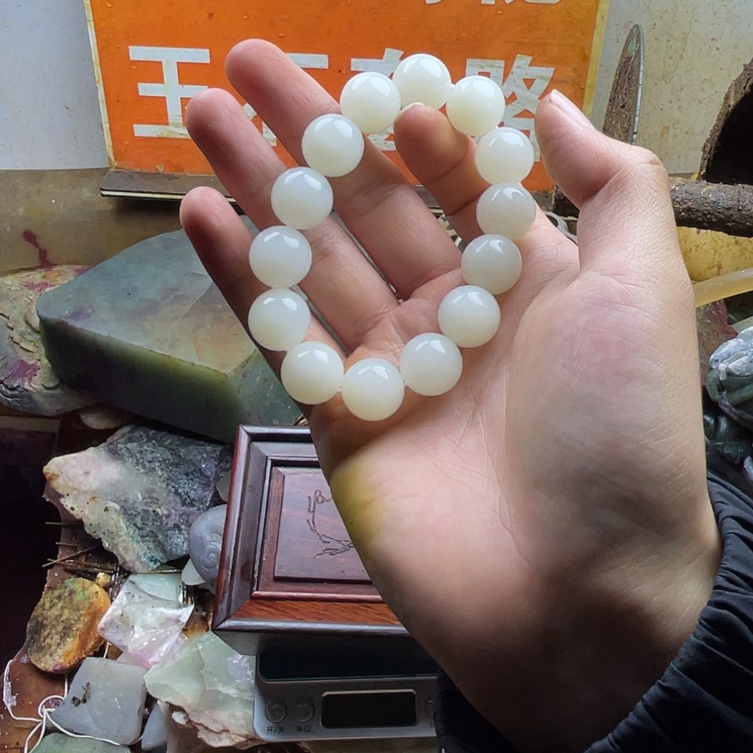哇***哈和田玉未镶嵌颈饰