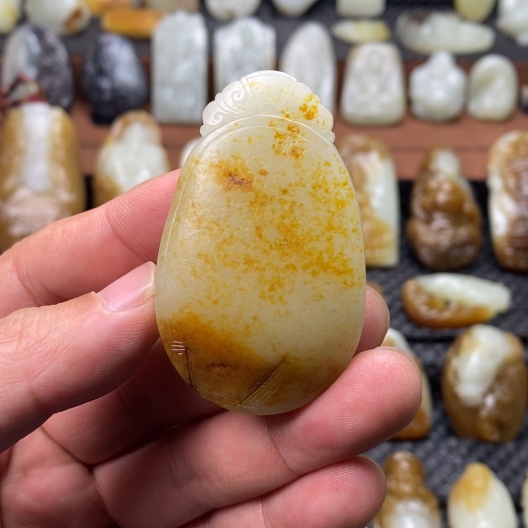 和田玉颈饰未镶嵌