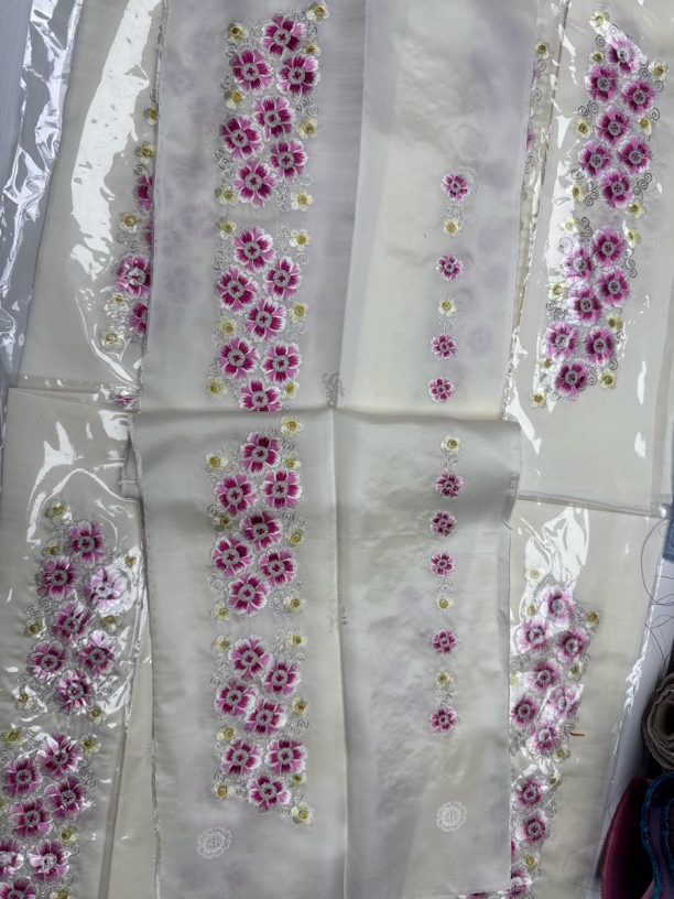 （袖口）手工刺绣小雏菊软娟底苏绣绣片太太服辅料