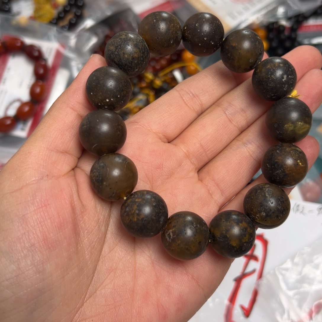 未镶嵌琥珀珠宝奇石450
