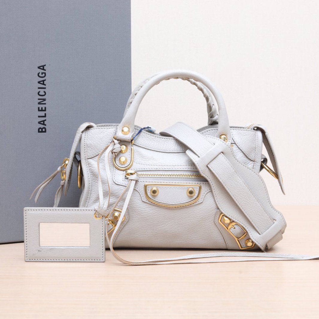95新 Balenciaga/巴黎世家 斜挎包机车包迷你 24山羊皮P205224673