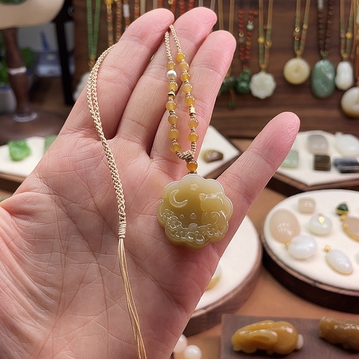 和田玉未镶嵌颈饰