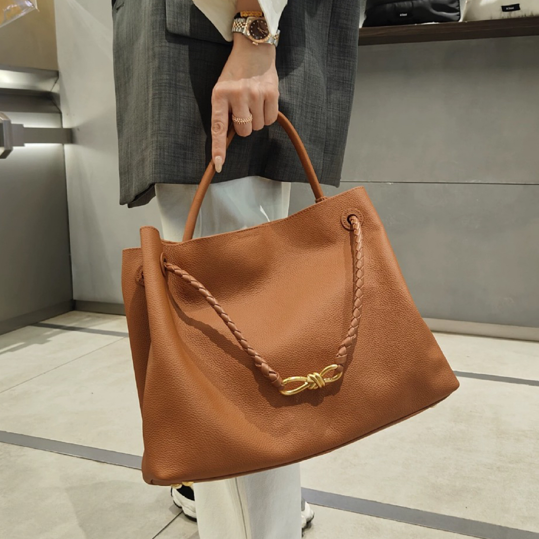 金猴2025年秋冬头层牛皮新款女包金属蝴蝶结手提单肩托特编织女包