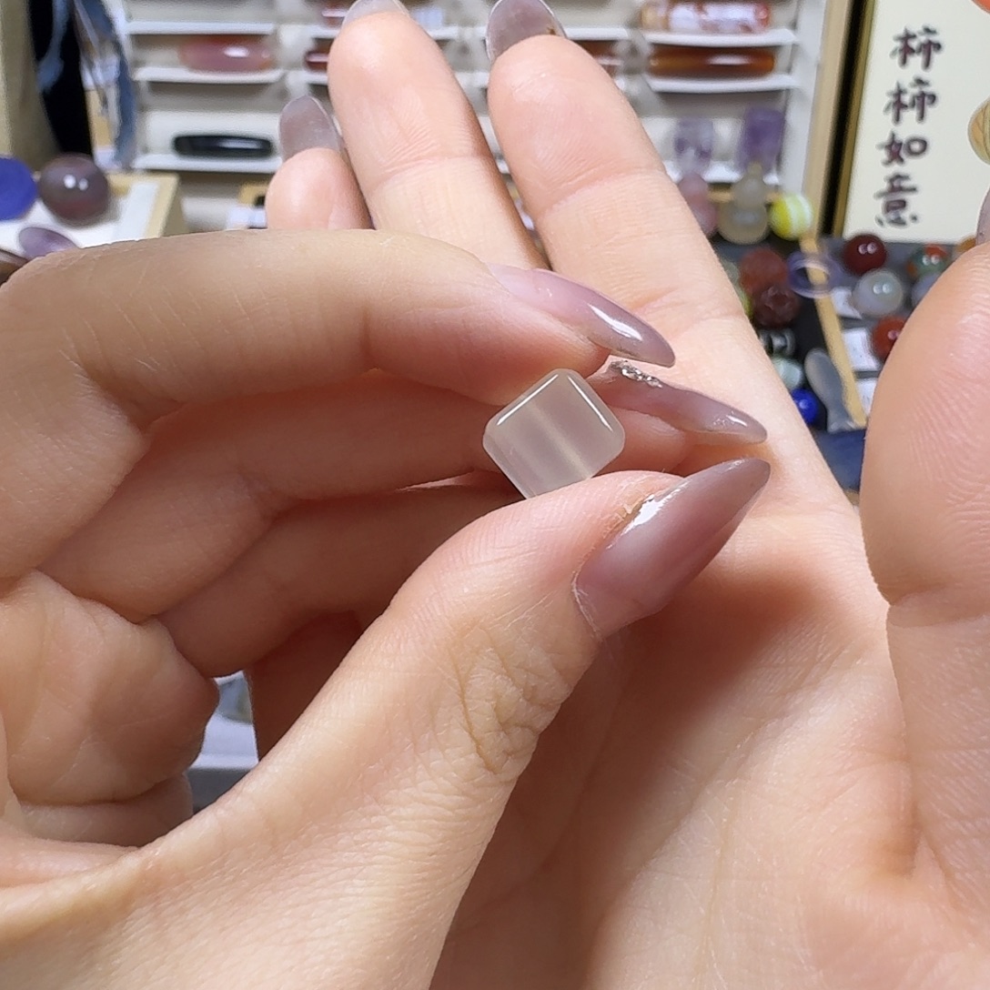 Y***i玛瑙/玉髓未镶嵌颈饰