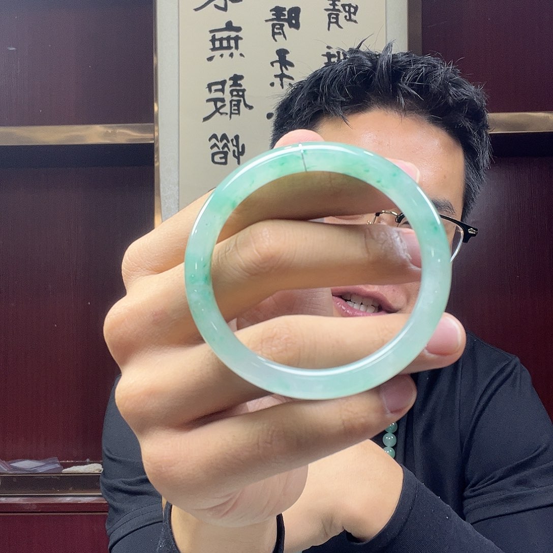 石英质玉（非洲翠）手镯未镶嵌