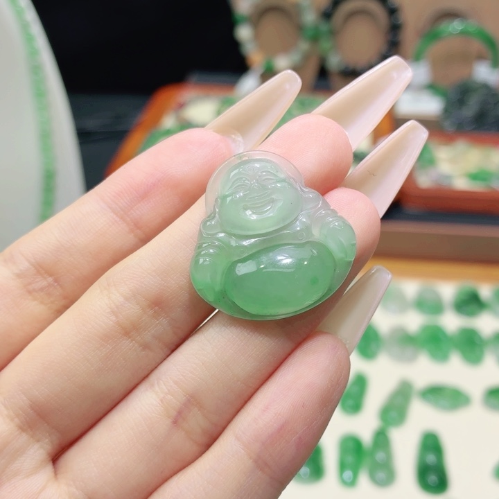 石英质玉（非洲翠）未镶嵌颈饰