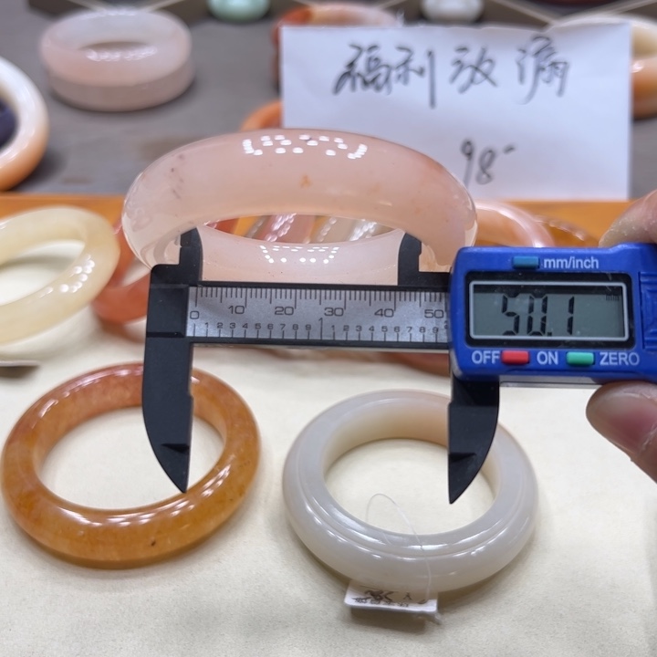 石英质玉（非洲翠）未镶嵌手镯