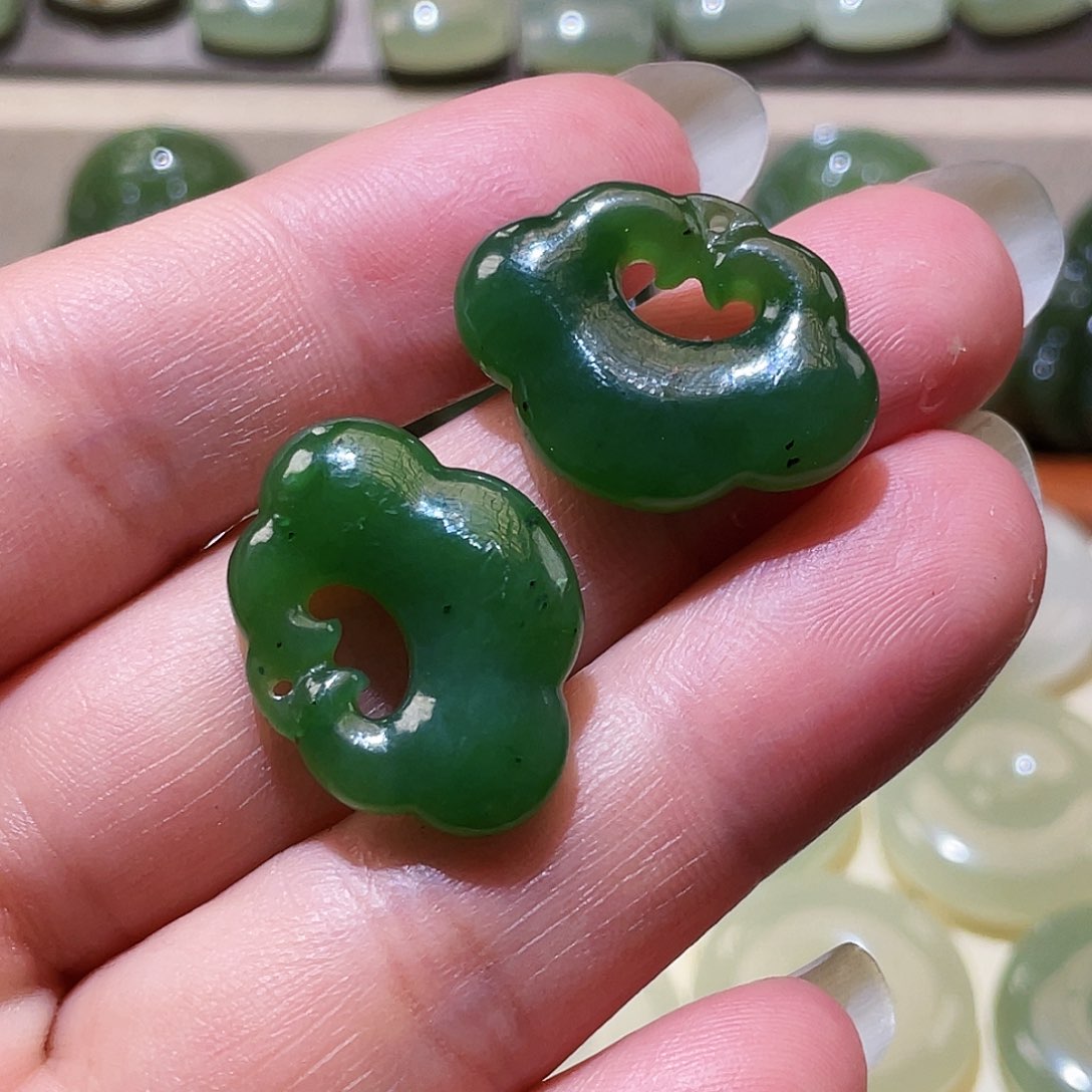 和田玉吊坠(不含链)未镶嵌东****格