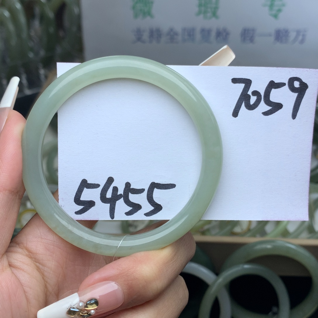 未镶嵌手镯和田玉悦*