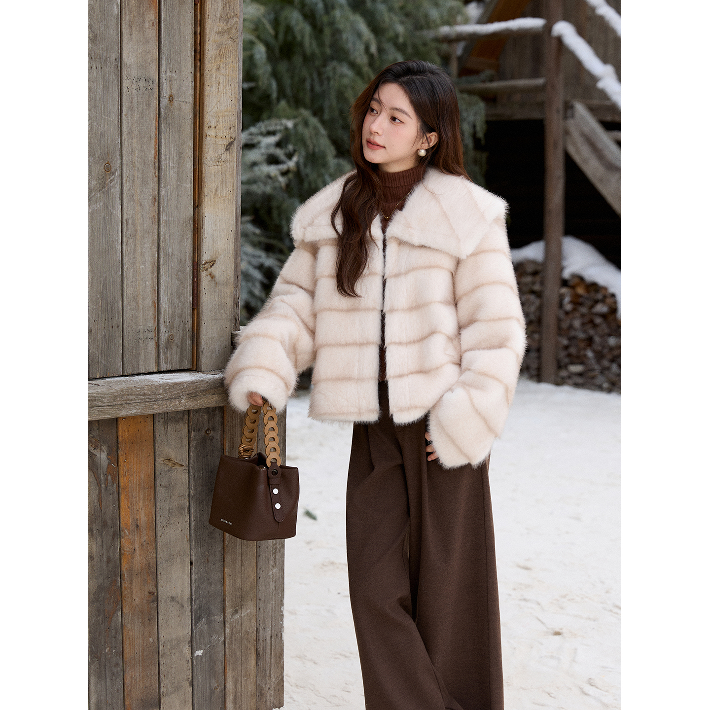 谜秀新品云绒白茶外套仿水貂复合麂皮大翻领秋冬短款外套气质时尚