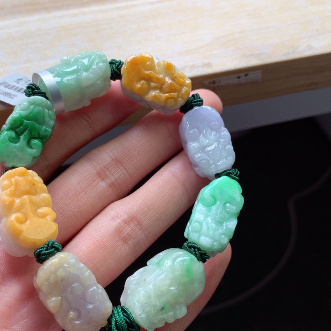 翡翠颈饰未镶嵌吊坠