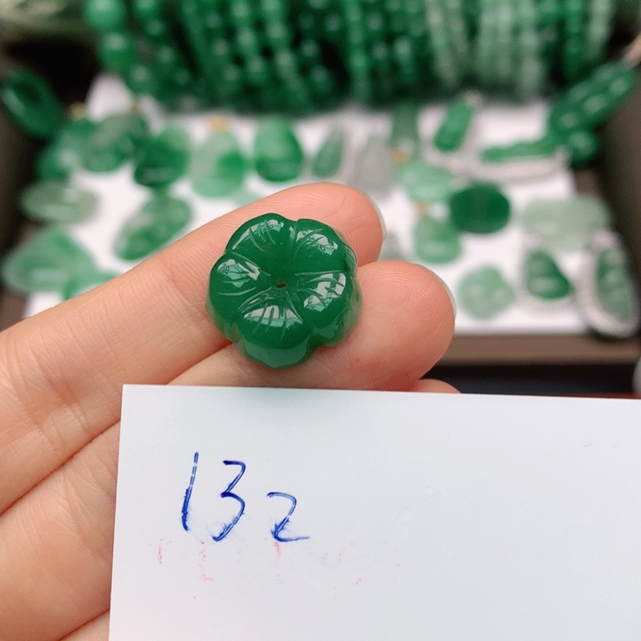 石英质玉颈饰未镶嵌