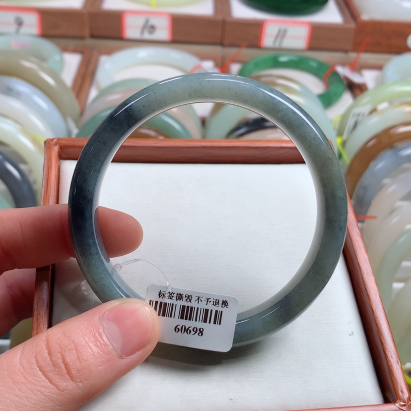 【闪购商品】和田玉手镯未镶嵌60