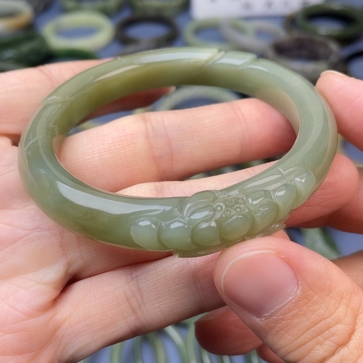 和田玉未镶嵌手镯60.8mm莲花镯