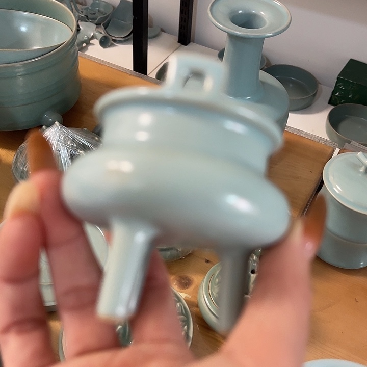 瓷片瑕小香炉一一一六一一