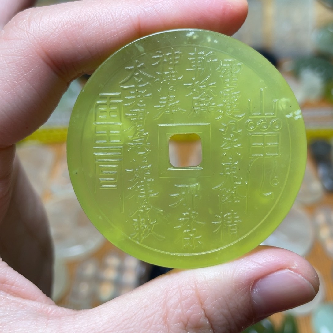 蛇纹石玉吊坠未镶嵌