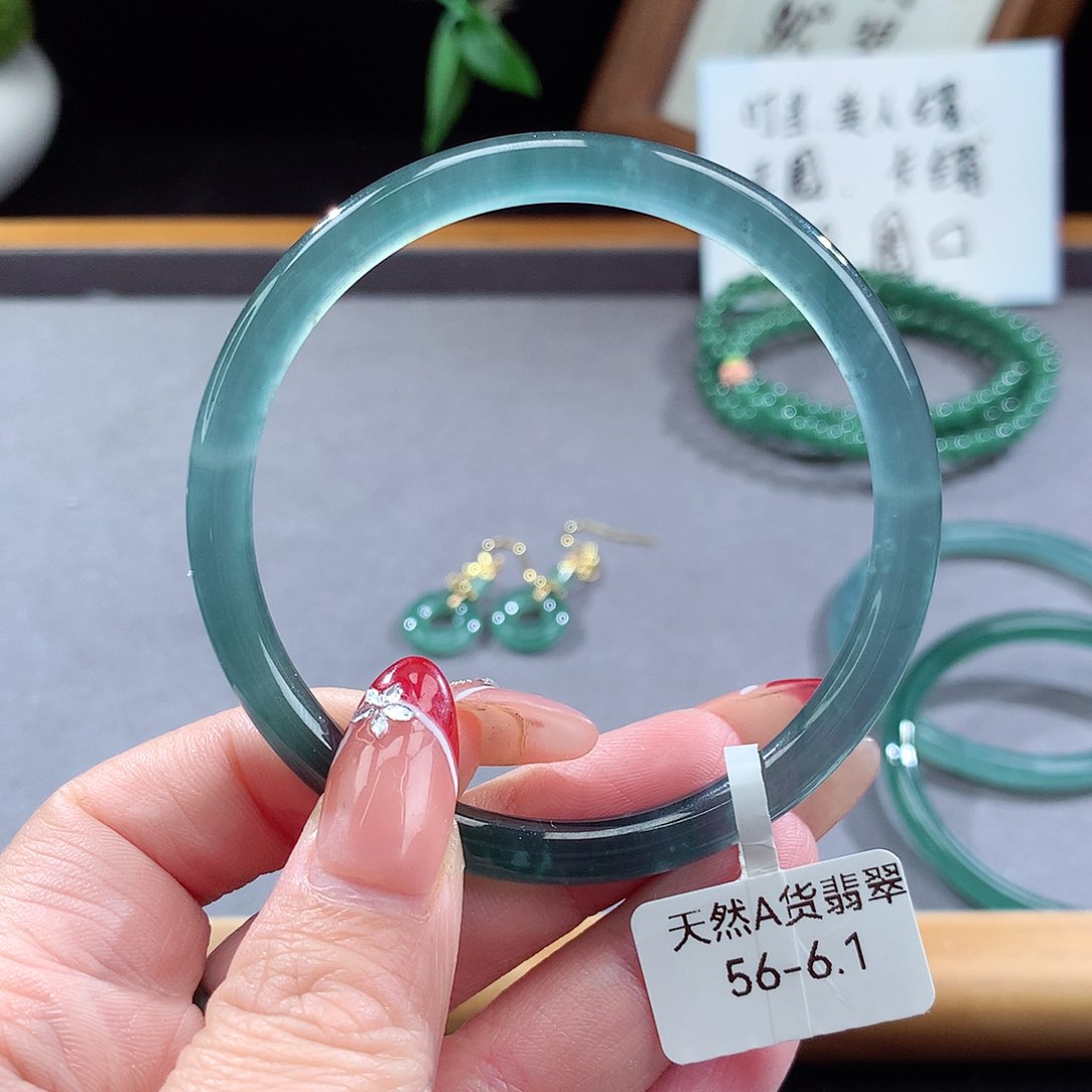 翡翠手镯（圆镯）未镶嵌