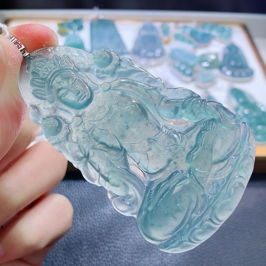 翡翠颈饰18K金镶嵌翡翠