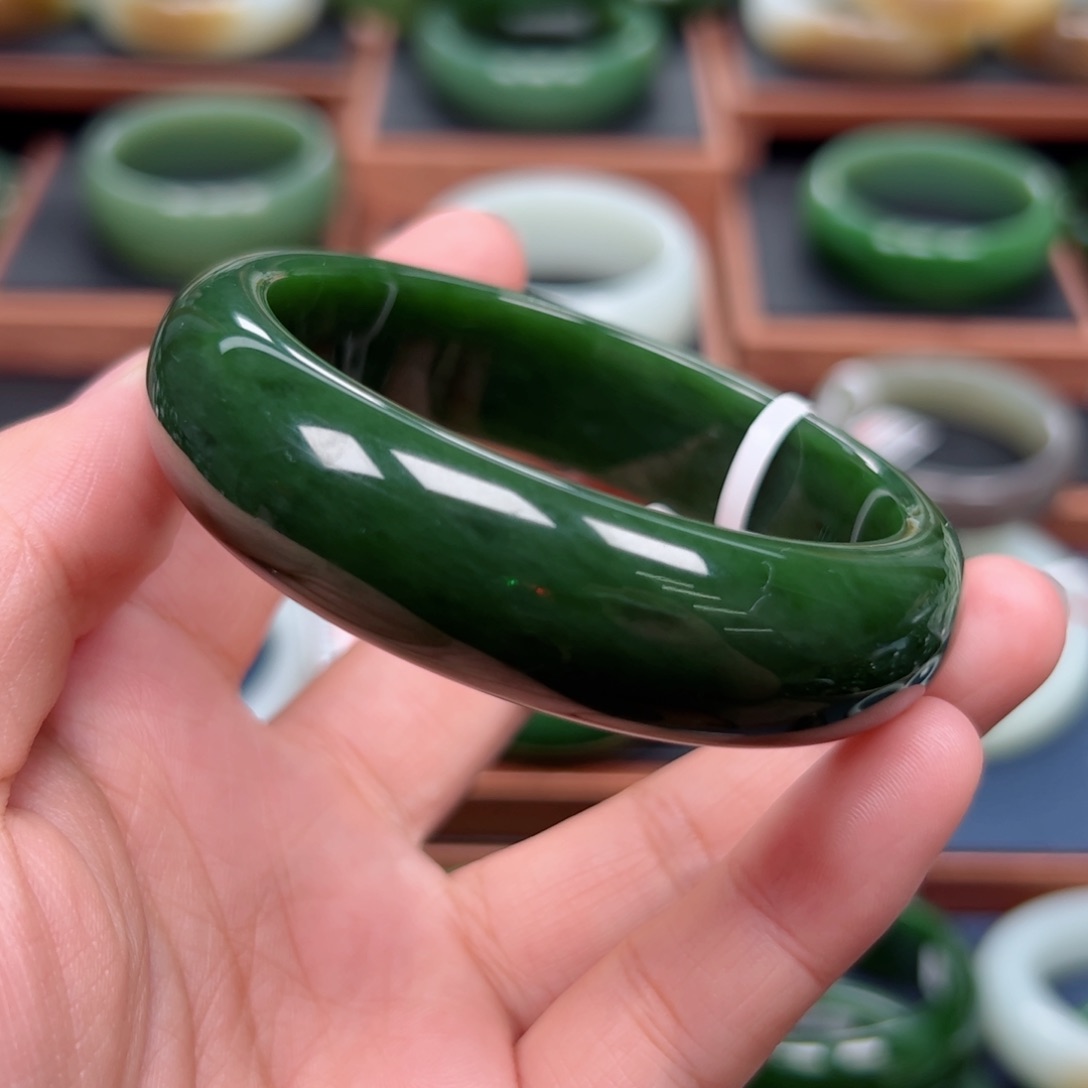 未镶嵌手镯和田玉（碧玉）