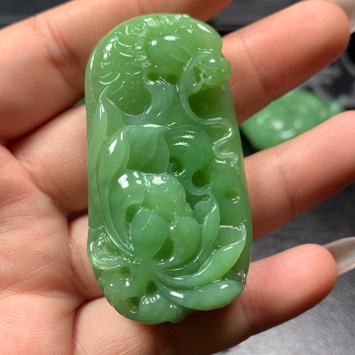 白***腐和田玉未镶嵌颈饰