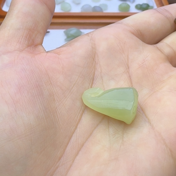 小***e和田玉（糖玉）未镶嵌车挂