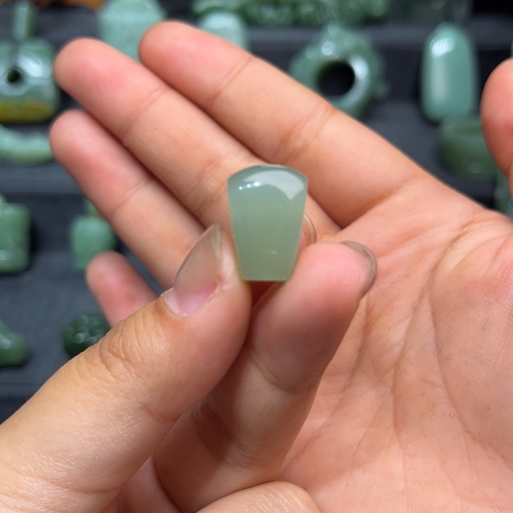 和田玉（碧玉）未镶嵌颈饰