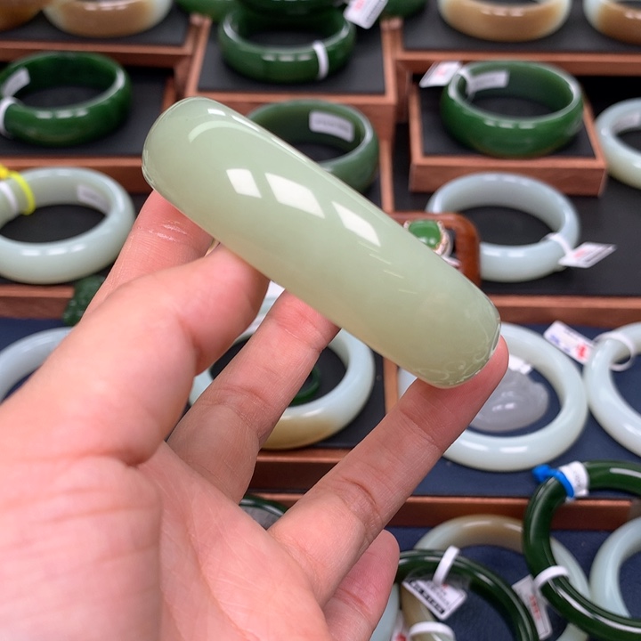 和田玉手镯59圈口未镶嵌