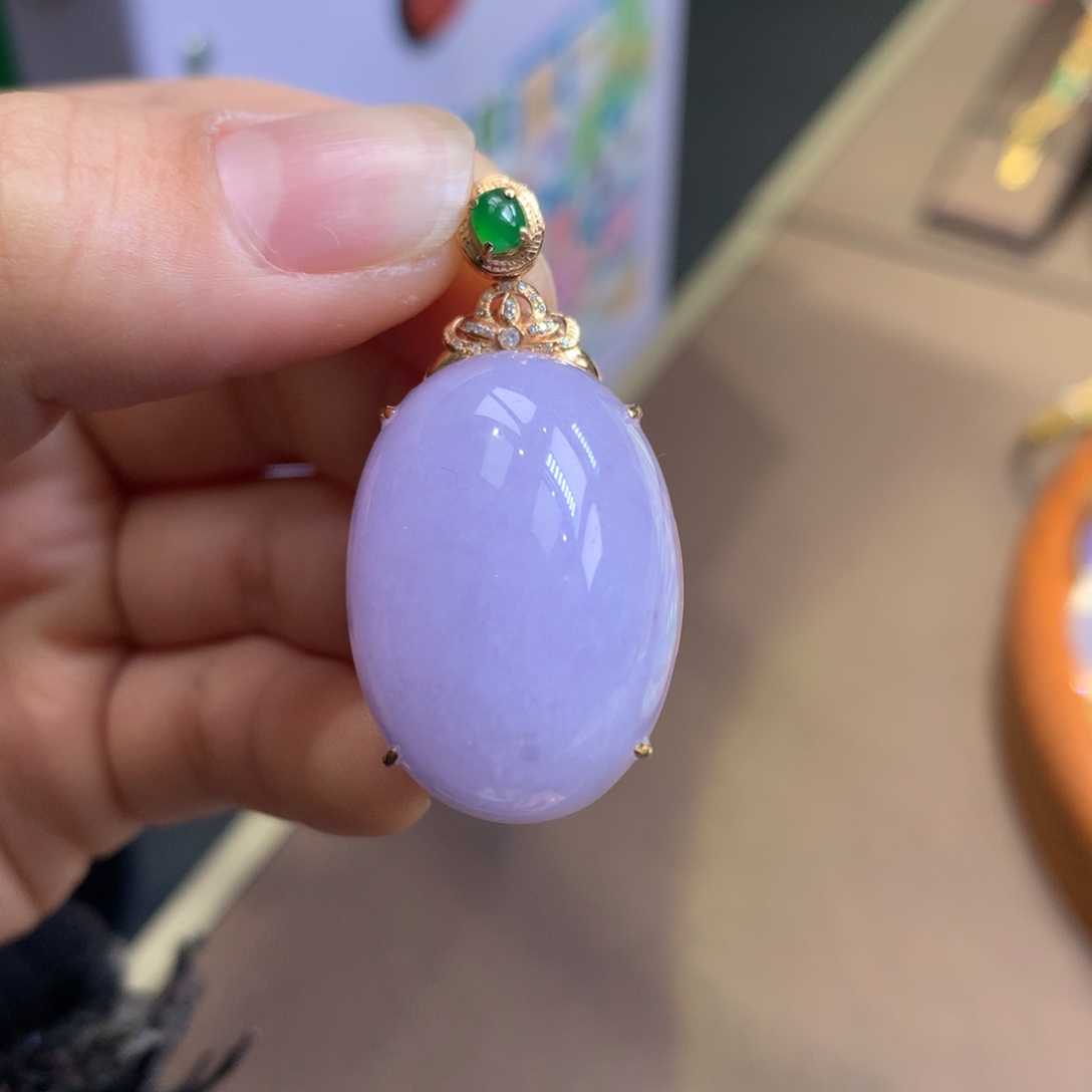 翡翠18K金镶嵌颈饰翡翠