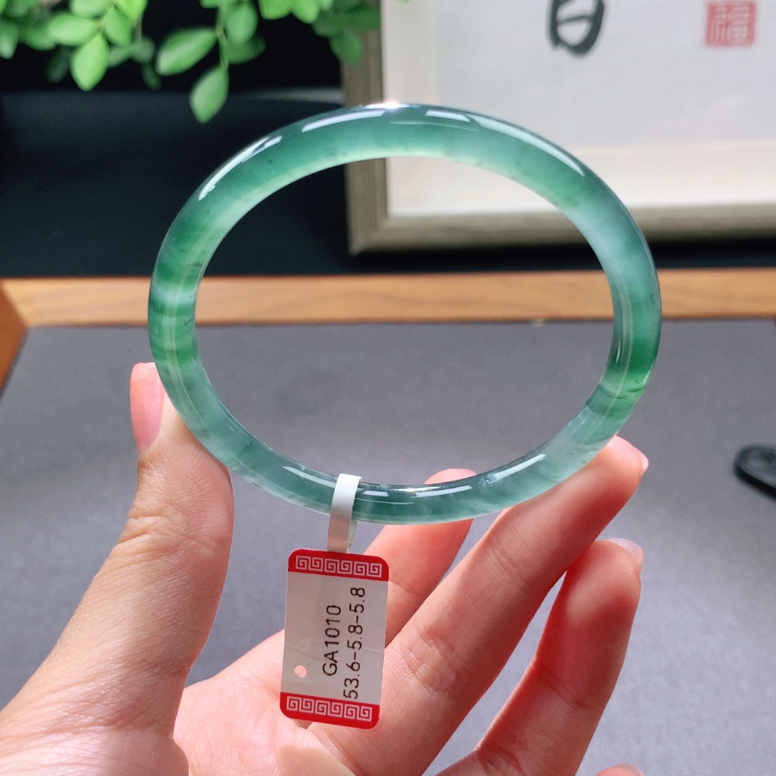 翡翠手镯未镶嵌天然翡翠手镯