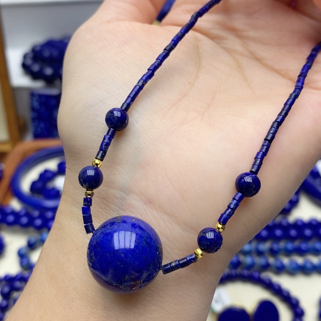 青金石未镶嵌颈饰