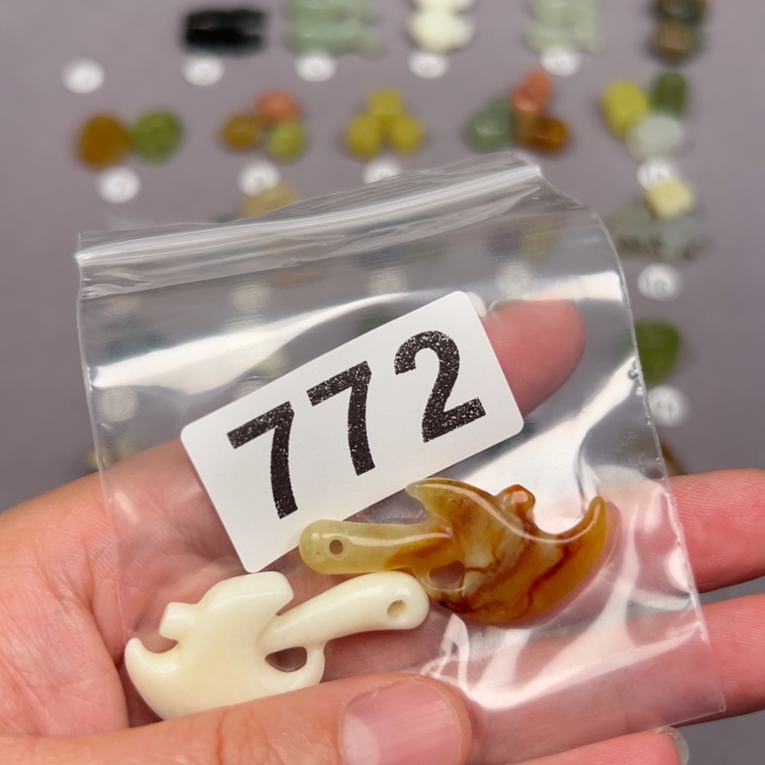 未镶嵌蛇纹石玉颈饰M***T