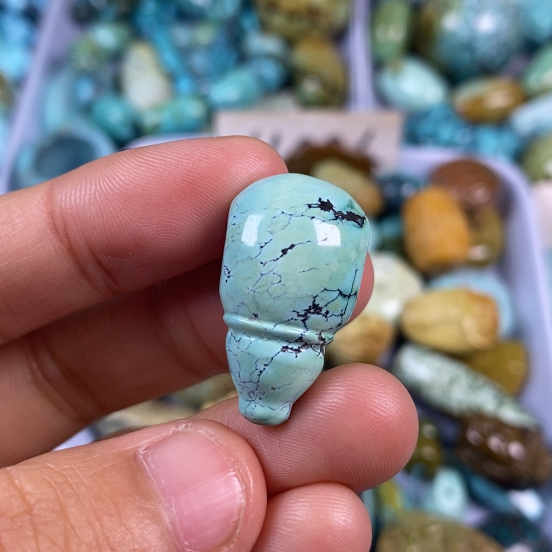 绿松石未镶嵌颈饰