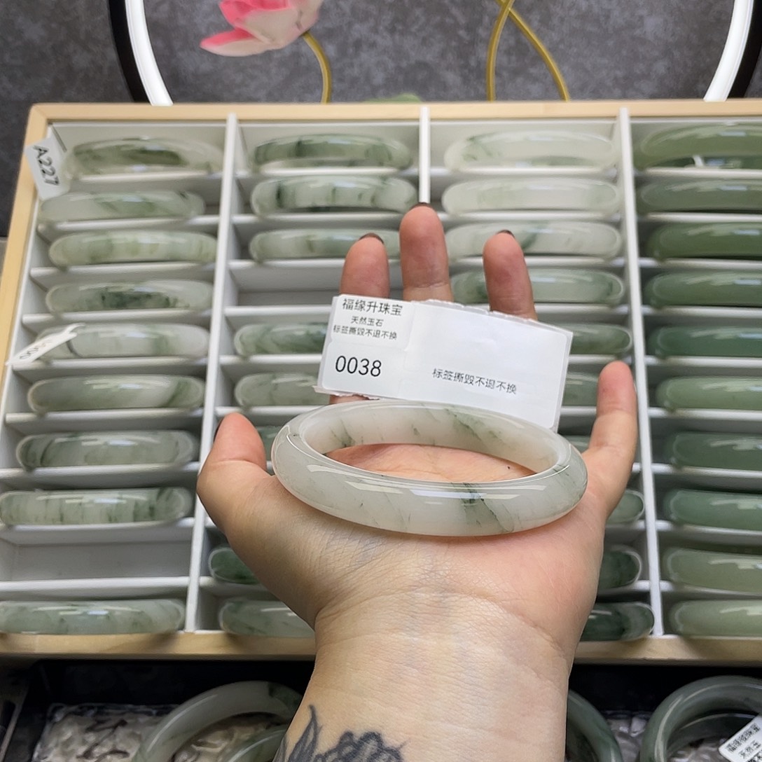 石英质玉未镶嵌手镯瑕0038