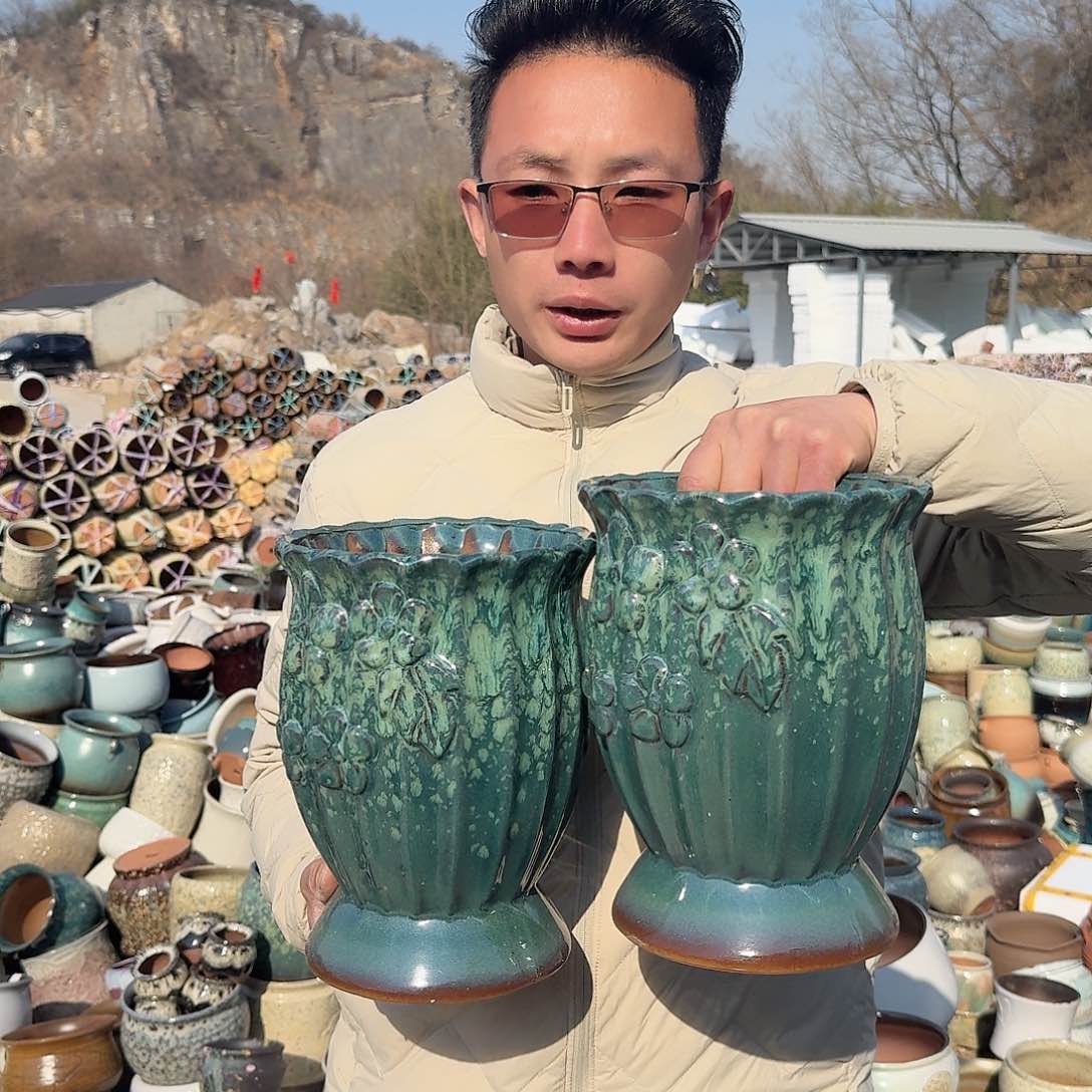 紫砂花盆口18高24（胡巴雪花奖杯绿