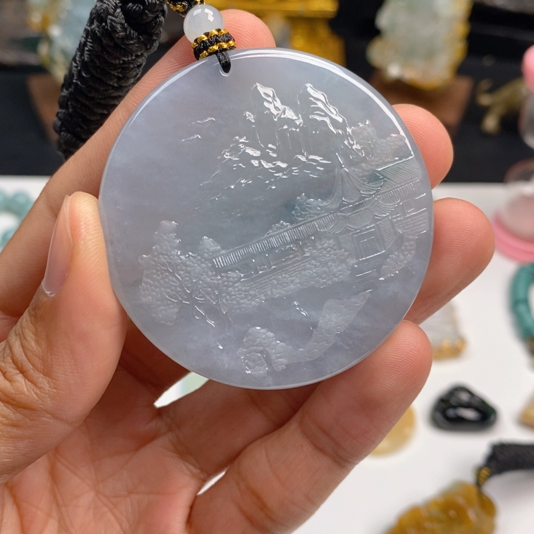 翡翠颈饰未镶嵌海**空山水