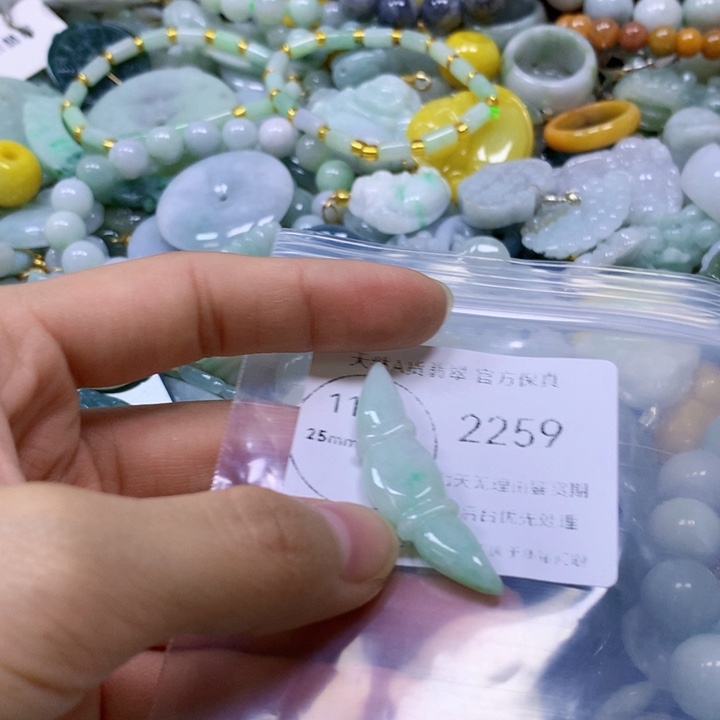 翡翠未镶嵌颈饰翡翠