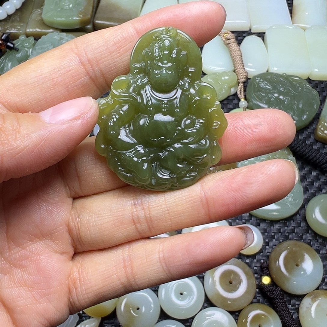 和田玉未镶嵌吊坠(不含链)有裂漏，不退不换，卡45