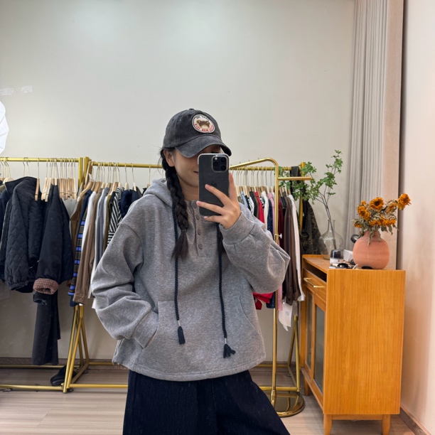 冬季加绒宽松显瘦百搭加扣子款连帽卫衣