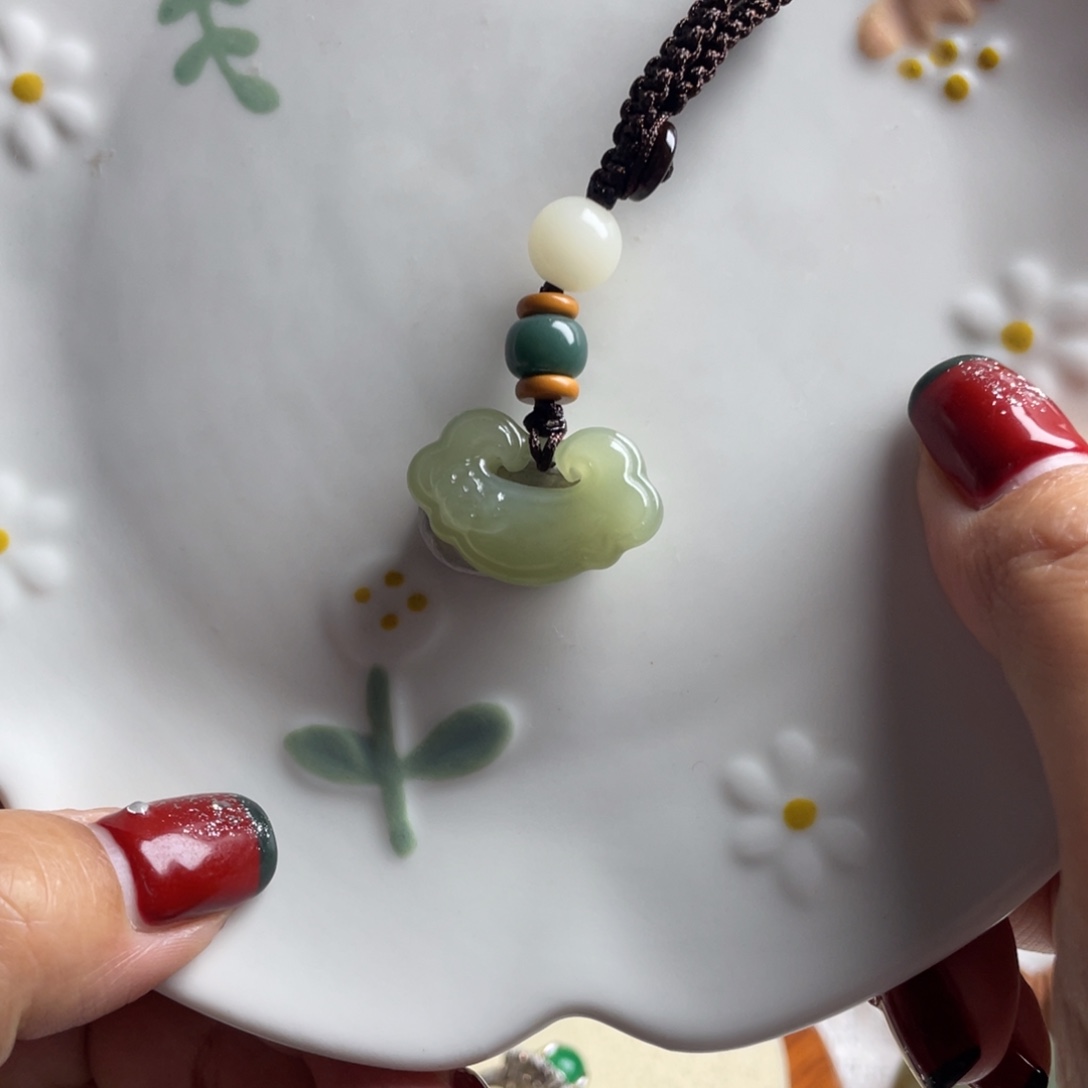 和田玉未镶嵌车挂