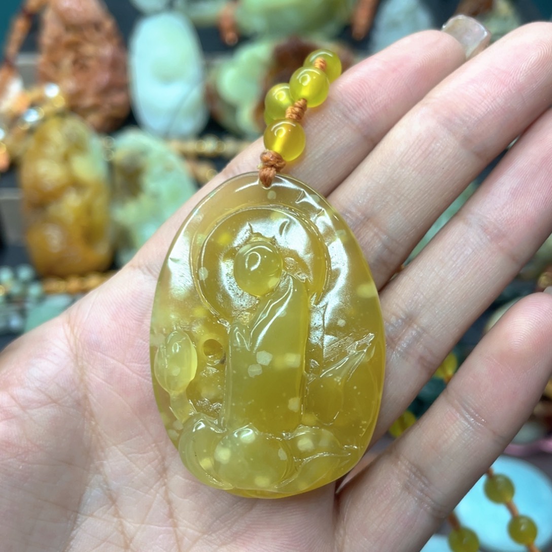 蛇纹石玉颈饰未镶嵌