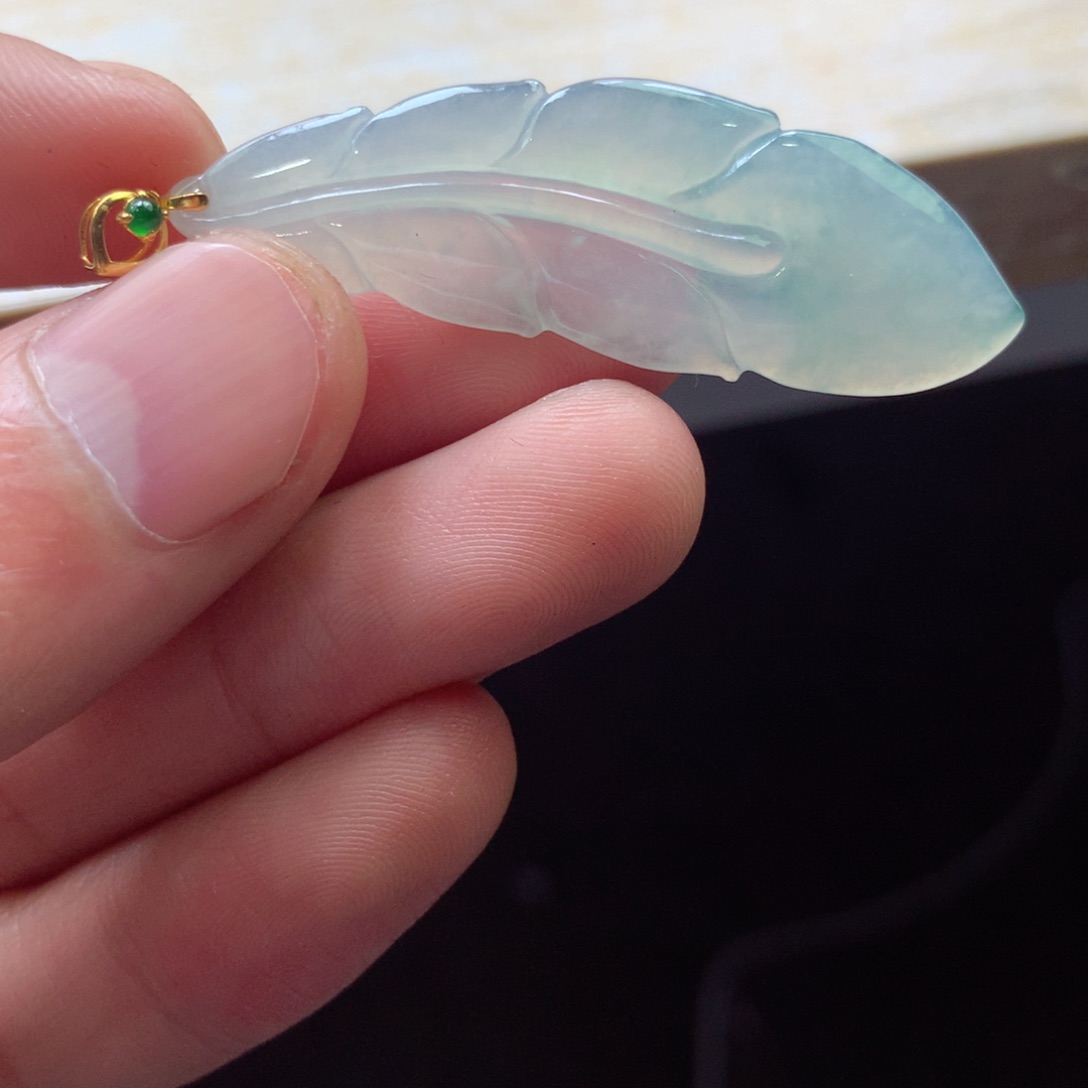 翡翠颈饰18K金镶嵌吊坠