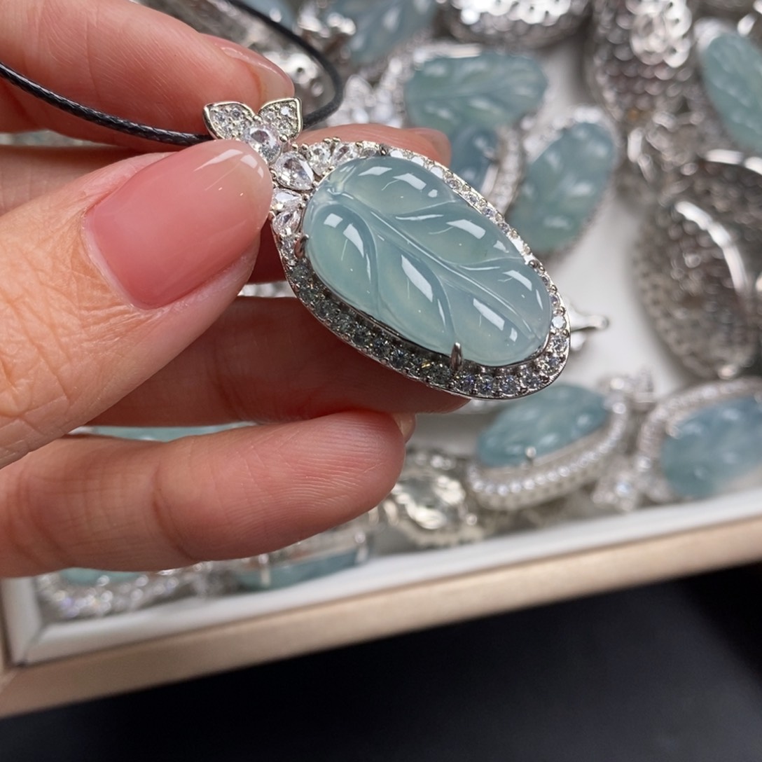 翡翠颈饰未镶嵌翡翠